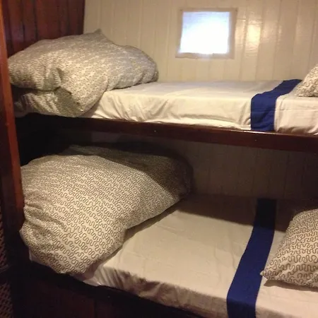 El Pirata Boat Botel *