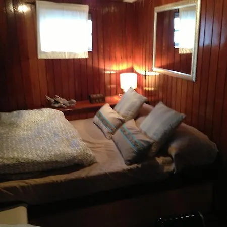 Botel El Pirata Boat