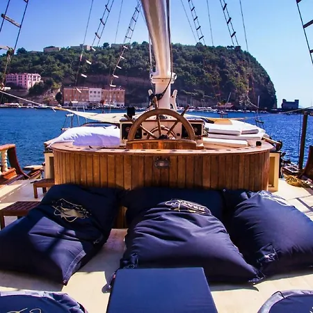 Botel El Pirata Boat *