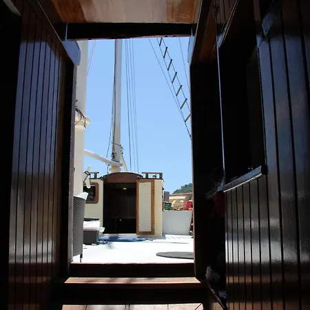 Botel El Pirata Boat *
